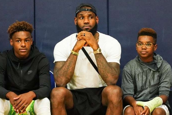 詹姆斯有幾個(gè)兒子？